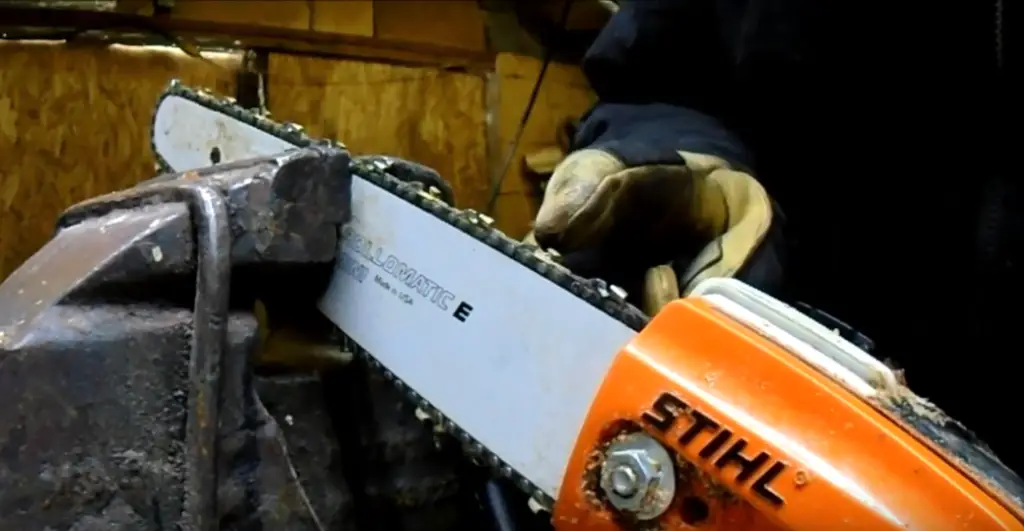 Sharpening a pole saw