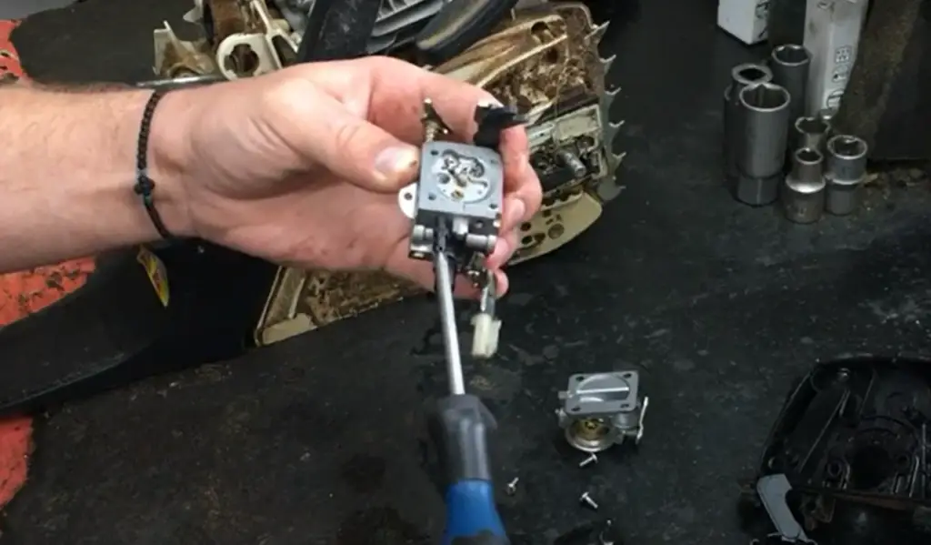 5 Steps to Clean a Chainsaw Carburetor- PoleSawGuide