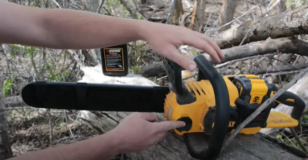 What type of oil do you put in a DeWalt pole saw?